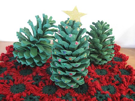 Christmas Mat and Pinecone Trees 008