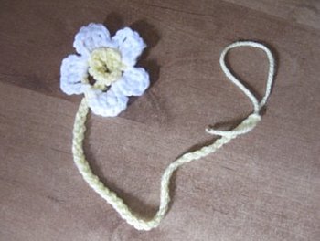 Daisy Book Marker - Free Crochet Pattern